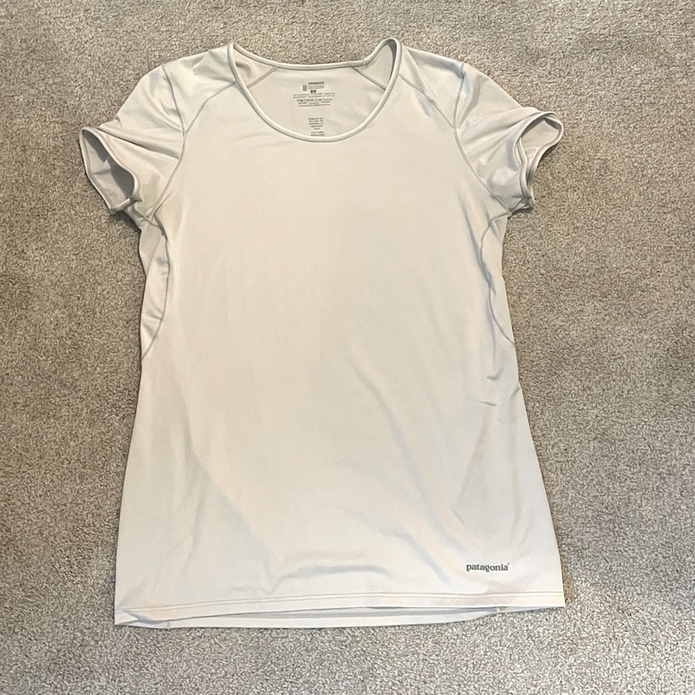 White Patagonia, Medium, run top